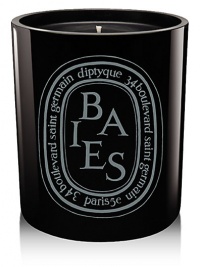 The classic Baies scent presented in a mouth-blown glass colored during production for a shiny finish that lets you see the candle flame. Baies scent recalls the scent of a rose garden by the water's edge. The rose gives off an imposing presence that is ideally balanced by the cool notes of blackcurrant leaves.