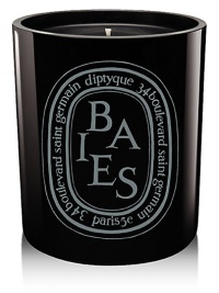 The classic Baies scent presented in a mouth-blown glass colored during production for a shiny finish that lets you see the candle flame. Baies scent recalls the scent of a rose garden by the water's edge. The rose gives off an imposing presence that is ideally balanced by the cool notes of blackcurrant leaves. The classic Baies scent presented in a mouth-blown glass colored during production for a shiny finish that lets you see the candle flame. Baies scent recalls the scent of a rose garden by the water's edge. The rose gives off an imposing presence that is ideally balanced by the cool notes of blackcurrant leaves.