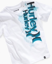 Made you look. He'll stand out in the crisp style in this double logo graphic tee from Hurley.