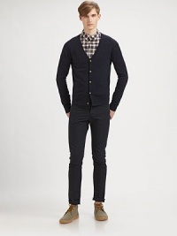 A standard update that is slimmer throughout the leg while maintaining the same level of comfort and wearability.Five-pocket styleInseam, about 35CottonMachine washImported A standard update that is slimmer throughout the leg while maintaining the same level of comfort and wearability.Five-pocket styleInseam, about 35CottonMachine washImported