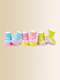 Three colorful pairs of multi-patterned, daisy-printed socks.80% cotton/17% acrylic/3% spandexMachine washImported Three colorful pairs of multi-patterned, daisy-printed socks.80% cotton/17% acrylic/3% spandexMachine washImported
