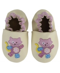 The cat's meow! These darling shoes from Robeez keep her comfortable and are designed for easy movement, grip and muscle development. The cat's meow! These darling shoes from Robeez keep her comfortable and are designed for easy movement, grip and muscle development.