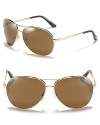 Chic aviators with polarized lenses, an iconic look from Tom Ford.