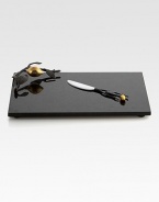 In Italy the lemon symbolizes luck and happiness, an inspiring motif that American craftsman Michael Aram has incorporated into this distinctive black granite design finished with gold plating and oxidized metal accents.From the Lemonwood CollectionBlack granite/oxidized/gold-platedBoard: 8H X 12WKnife, about 7½ longHand washImported