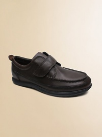Rugged leather slip-ons have a quick and easy grip-tape strap for a perfect fit, plus famed Nike Air comfort technology.Leather upper Fully lined Padded insole Rubber sole Imported Rugged leather slip-ons have a quick and easy grip-tape strap for a perfect fit, plus famed Nike Air comfort technology.Leather upper Fully lined Padded insole Rubber sole Imported