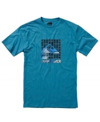 Catch a cool wave in your wardrobe with this casual t-shirt from Quiksilver.