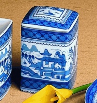 Mottahedeh Blue Canton Square Box & Cover 4 in Mottahedeh Blue Canton Square Box & Cover 4 in
