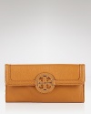 This Tory Burch wallet encapsulates polished ease, finished with a leather-inlaid logo medallion. Its well-organized tri-fold interior features a zip pocket and twelve credit card slots.