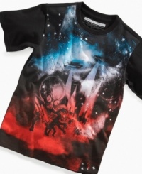 Everyone will know not to invade his space when he's wearing this crisp alien graphic t-shirt from Sean John. Everyone will know not to invade his space when he's wearing this crisp alien graphic t-shirt from Sean John.