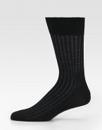 Soft merino wool is combined with skin-friendly cotton to create a ribbed design with a two-toned effect. Ribbed topline Hand-linked toeMid-calf height64% merino wool/20% cotton/16% polyamideMachine washMade in Germany