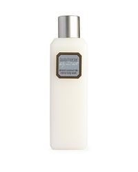 Laura Mercier Crème Body Wash thoroughly cleanses the skin with a natural based cleanser derived from coconut, oat and corn. Gentle for daily use, the creamy lather will leave the skin feeling smooth and moisturized. Laura Mercier Crème Body Wash thoroughly cleanses the skin with a natural based cleanser derived from coconut, oat and corn. Gentle for daily use, the creamy lather will leave the skin feeling smooth and moisturized.