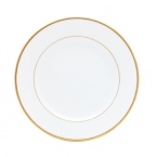 Palmyre provides the ideal backdrop for personal creativity. Able to set a refined table with its understated beauty or by creating a personalized setting when paired with another Bernardaud collection.