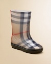 Familiar checks keep little feet warm and dry with a traditional Burberry look.Pull-on styling PVC upper Padded insole PVC sole Nylon lining Made in Italy