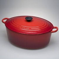 Le Creuset 8 quart oval oven. This roomy, elongated pot is perfect for making soup or stew for a crowd, cooking pasta or rice, and for boiling whole potatoes or sweet potatoes for mashing. The tight-fitting lid traps steam to seal in flavors and self-baste foods. Goes from refrigerator to the oven or stovetop to the table top and back again. Le Creuset 8 quart oval oven. This roomy, elongated pot is perfect for making soup or stew for a crowd, cooking pasta or rice, and for boiling whole potatoes or sweet potatoes for mashing. The tight-fitting lid traps steam to seal in flavors and self-baste foods. Goes from refrigerator to the oven or stovetop to the table top and back again.