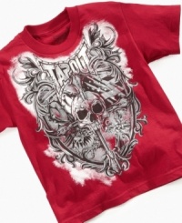 The chilling skull crest on this graphic t-shirt from Tapout will strike fear into the hearts of his opponents. The chilling skull crest on this graphic t-shirt from Tapout will strike fear into the hearts of his opponents.
