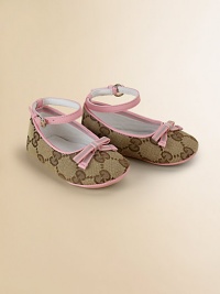 Charming ballet flats crafted in GG fabric, trimmed in supple leather with an adjustable ankle strap.Adjustable buckle ankle strapGG fabric upperLeather liningLeather soleMade in Italy Charming ballet flats crafted in GG fabric, trimmed in supple leather with an adjustable ankle strap.Adjustable buckle ankle strapGG fabric upperLeather liningLeather soleMade in Italy
