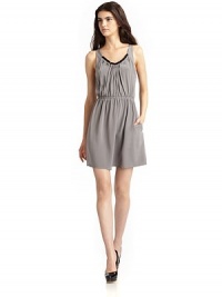 THE LOOKV-neckline with contrasting silk trimCenter front pleatingSmocked elastic waistbandSide slit pocketsPullover styleTHE FITAbout 18 from natural waistTHE MATERIALSilkFully linedCARE & ORIGINDry cleanImported THE LOOKV-neckline with contrasting silk trimCenter front pleatingSmocked elastic waistbandSide slit pocketsPullover styleTHE FITAbout 18 from natural waistTHE MATERIALSilkFully linedCARE & ORIGINDry cleanImported