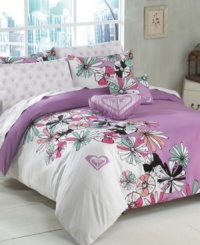 We heart Roxy! Show your love for fun, surfer-girl style with this heart-shaped Roxy pillow, boasting the Roxy logo at center. We heart Roxy! Show your love for fun, surfer-girl style with this heart-shaped Roxy pillow, boasting the Roxy logo at center.