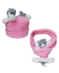 She'll stay warm and toasty with this adorable cat buddy scarf from Bearhands. She'll stay warm and toasty with this adorable cat buddy scarf from Bearhands.
