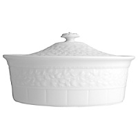 The Louvre dinnerware collection takes its design inspiration from architectural motifs that adorn the exterior of the Louvre museum. Casual or formal, this collection offers great practicality and adapts to every occasion. Oven and dishwasher safe, many of the bakeware pieces transition from oven to table. The Louvre dinnerware collection takes its design inspiration from architectural motifs that adorn the exterior of the Louvre museum. Casual or formal, this collection offers great practicality and adapts to every occasion. Oven and dishwasher safe, many of the bakeware pieces transition from oven to table.