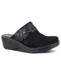 Floral detail around the vamp adds an understated elegance to the Pittina mules by Born. Floral detail around the vamp adds an understated elegance to the Pittina mules by Born.