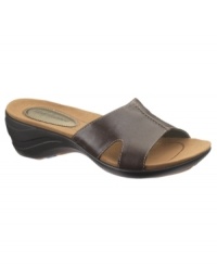 Never let your style slide. The Vesper sandals by Hush Puppies slip on, stay on and cushion every step. Never let your style slide. The Vesper sandals by Hush Puppies slip on, stay on and cushion every step.