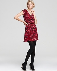 A pure silk stunner, our latest Alice + Olivia dress, sashays into the new season in a beautiful, brushed floral print with a stylishly-draped cowl neck. A pure silk stunner, our latest Alice + Olivia dress, sashays into the new season in a beautiful, brushed floral print with a stylishly-draped cowl neck.