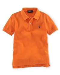 A short-sleeved polo shirt is cut in soft breathable cotton mesh. A short-sleeved polo shirt is cut in soft breathable cotton mesh.