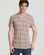 Made completely from soft linen, this striped V-neck tee feels as good as it looks. Pair it with jeans on the weekend whether you're staying in or meeting friends.