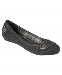 The Dr. Scholl's brand is famous for footcare, so it's only fitting that these Fielding flats feel great! The round-toe silhouette and flex sole provide plenty of comfort, while a button embellishment on the vamp and in the back adds a tasteful touch. The Dr. Scholl's brand is famous for footcare, so it's only fitting that these Fielding flats feel great! The round-toe silhouette and flex sole provide plenty of comfort, while a button embellishment on the vamp and in the back adds a tasteful touch.