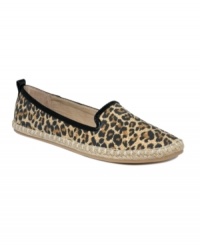 Cool fabrics make the jute bottom of the Cliffs Nurture flats by White Mountain's really pop. A comfy style for those easy days. Cool fabrics make the jute bottom of the Cliffs Nurture flats by White Mountain's really pop. A comfy style for those easy days.