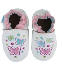 Get her ready to spread her wings with these precious shoes from Robeez designed for comfort and muscle development. Get her ready to spread her wings with these precious shoes from Robeez designed for comfort and muscle development.