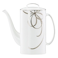 The new Belle Boulevard collection from Kate Spade reflects the classic elegance that is identifiably Kate Spade. The platinum banded, white-body, fine bone china pattern features a series of looping platinum bows that create a layered effect when the place settings are stacked.