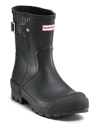 The iconic rain boot from HUNTER, crafted in rugged rubber and lined with cozy fleece for total comfort under any conditions. The iconic rain boot from HUNTER, crafted in rugged rubber and lined with cozy fleece for total comfort under any conditions.