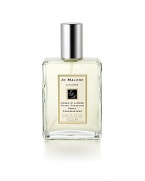 Jo Malone Scent Surround Spray may be used to scent the skin as well as to extend fragrance to linens and soft furnishings. Pure and inviting, Acqua di Limone brings the revitalizing scent of lime to life.