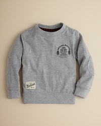 This structured sweatshirt updates a classic with wide banding, a v neck stitching and vintage-inspired Woolrich branding at the chest and hem. This structured sweatshirt updates a classic with wide banding, a v neck stitching and vintage-inspired Woolrich branding at the chest and hem.