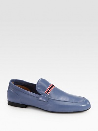 Moccasin of soft leather with red/white/green ribbon detail.Back seam detailUnlinedRubber soleMade in Italy Moccasin of soft leather with red/white/green ribbon detail.Back seam detailUnlinedRubber soleMade in Italy