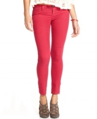 Dive into the season's color pool with Rewash's stretchy, five-pocket skinny jeans. Dive into the season's color pool with Rewash's stretchy, five-pocket skinny jeans.