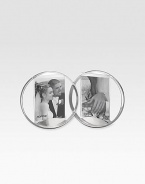 This gorgeous double frame uses the classic symbolism of joined circles, and makes the perfect wedding or anniversary gift.Metal & glassHolds two 5 x 7 photosImported