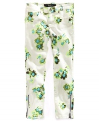 A girl can't have too many flowers, especially when they adorn her favorite pair of Jessica Simpson jeans. A girl can't have too many flowers, especially when they adorn her favorite pair of Jessica Simpson jeans.