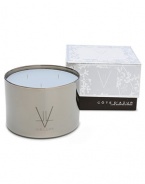 Cote D'Azur Bougie Luxe Three Wick Candle blends white lily, water hyacinth and white freesia with pink rose and French verbena. Created to inspire and soothe the soul, these candles are derived from all-natural beeswax. Each skillfully blends unique botanical wax with the most seductive fine fragrance oils from around the world. Experience Vie Luxe and escape to the place of your dreams. Burn time, 150 hours. 19.5 oz 