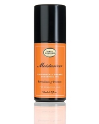 The Art of Shaving Moisturizer nourishes, hydrates and repairs the most sensitive skin. Formulated with soothing calendula and orange essential oil, both naturally rich in Vitamins A and C, to revitalize the skin while minimizing the appearance of fine lines. Its unique blend of moisturizing shea butter and olive oil helps increase cell renewal and protect from harsh elements such as wind, sun, heat, dryness and cold. A hint of white kaolin clay is added for a smooth, radiant and matte complexion. The Art of Shaving Moisturizer nourishes, hydrates and repairs the most sensitive skin. Formulated with soothing calendula and orange essential oil, both naturally rich in Vitamins A and C, to revitalize the skin while minimizing the appearance of fine lines. Its unique blend of moisturizing shea butter and olive oil helps increase cell renewal and protect from harsh elements such as wind, sun, heat, dryness and cold. A hint of white kaolin clay is added for a smooth, radiant and matte complexion.