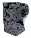Paisley flourishes across this silk tie for a look that's boldly classic.
