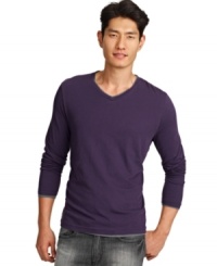 Made from super soft Pima cotton, this Kenneth Cole New York v-neck is cozy and contemporary. Made from super soft Pima cotton, this Kenneth Cole New York v-neck is cozy and contemporary.