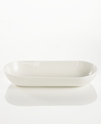 Set 5-star standards for your table with the oval Bone China serving bowl from Hotel Collection. Balancing a delicate look and exceptional durability, this translucent serveware is designed to cater virtually any occasion.