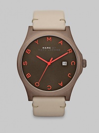 This rich and neutral style features a brushed case and supple leather strap. Quartz movementWater resistant to 5 ATMRound brown brushed stainless steel case, 43mm (1.7)Brushed bezelBrown dialLogo hour markersDate display at 3 o'clockSecond hand Semi-shiny shell colored leather strapImported 