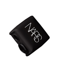 Nars custom-designed dual blade Pencil Sharpener is the essential tool for sharpening pencils of every size to deliver a more professional and precise makeup application. The removable adapter allows you to adjust the size to fit even the largest pencils.Includes a blade cleaner and a cover to capture shavings. Nars custom-designed dual blade Pencil Sharpener is the essential tool for sharpening pencils of every size to deliver a more professional and precise makeup application. The removable adapter allows you to adjust the size to fit even the largest pencils.Includes a blade cleaner and a cover to capture shavings.