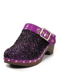 On-trend purple glitter with a buckle detail and bright studs make for a dazzling pair of Juicy clogs. On-trend purple glitter with a buckle detail and bright studs make for a dazzling pair of Juicy clogs.