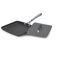 A nonstick surface and fantastic heat distribution earn this Simply Calphalon Nonstick panini pan & press a spot in your kitchen. A nonstick surface and fantastic heat distribution earn this Simply Calphalon Nonstick panini pan & press a spot in your kitchen.