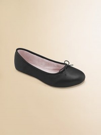 Pearlized leather ballet shoes with classic elastic bow tie.Pearlized leather upperAdjustable elastic bow tieSlip-on stylePadded leather insoleLeather and rubber soleImportedAdditional InformationKid's Shoe Size Guide (European Equivalent) Pearlized leather ballet shoes with classic elastic bow tie.Pearlized leather upperAdjustable elastic bow tieSlip-on stylePadded leather insoleLeather and rubber soleImportedAdditional InformationKid's Shoe Size Guide (European Equivalent)